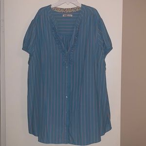 Short sleeve shirt with ruffles & stripes 😍